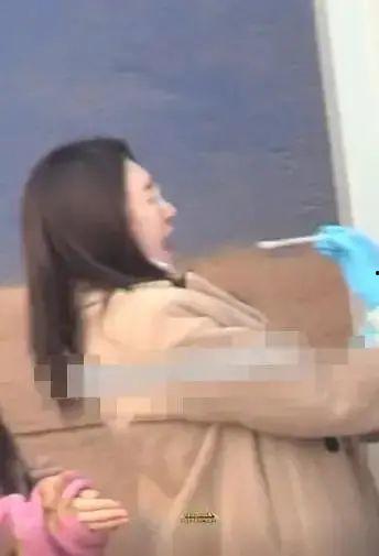 短发被偷拍做成表情包,意外走红表情包界  第2张