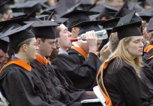 毕业典礼搞笑,笑翻全场！毕业典礼上的欢乐瞬间大盘点  第2张